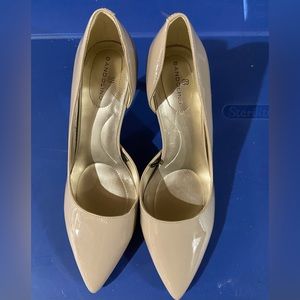 Pumps-tan patent leather 6.5 by Bandolino.Sexy